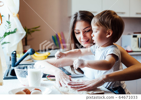 mother and son prepare pie with flour mother and son prepare pie with flour 64671033