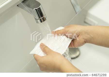 Image photo of mask reuse 64671299