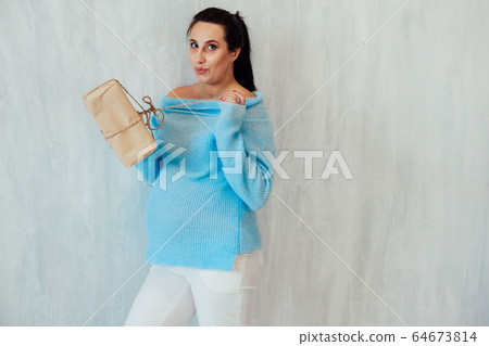 Portrait of a pregnant woman preparing to come baby 64673814