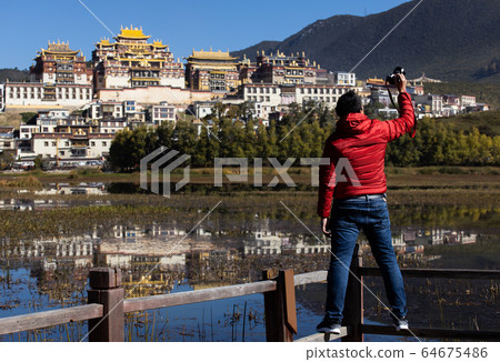 Songzanlin Temple also known as the Ganden ( 64675486