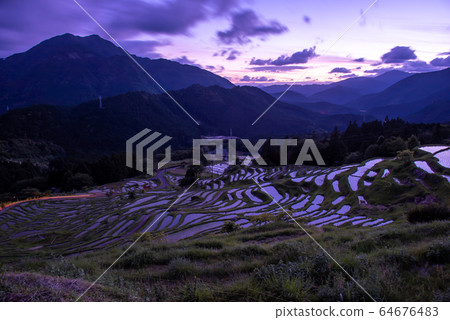 三重縣初夏丸山千枚田的夜景 三重縣初夏丸山千枚田的夜景 64676483