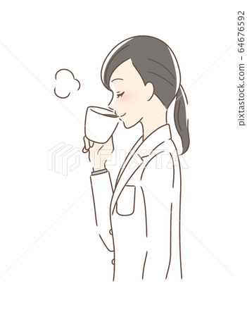 一個女人喝McCup咖啡的側面 一個女人喝McCup咖啡的側面 64676592
