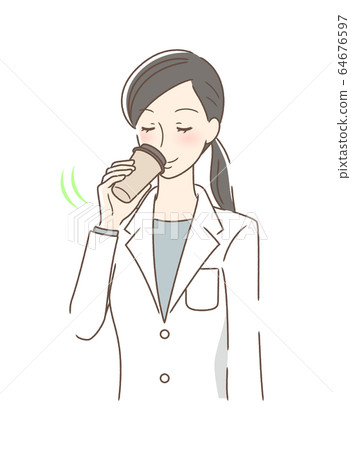 女人喝外賣咖啡 64676597