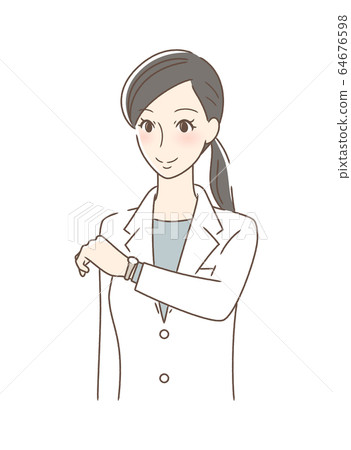 一個女人看著一塊手錶 64676598