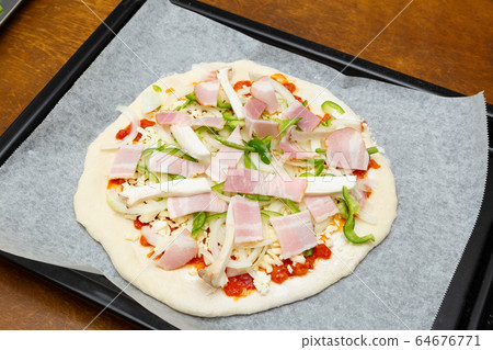 Make pizza Make pizza 64676771