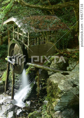 Fresh green Handaiwa water wheel Fresh green Handaiwa water wheel 64677138