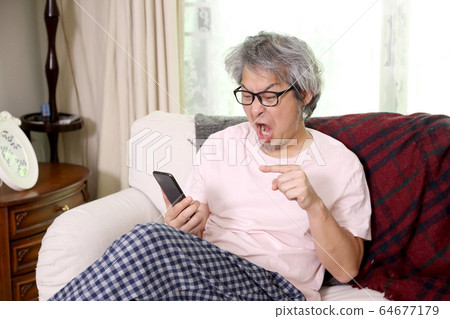 Communication 64677179