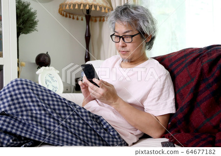 Communication 64677182