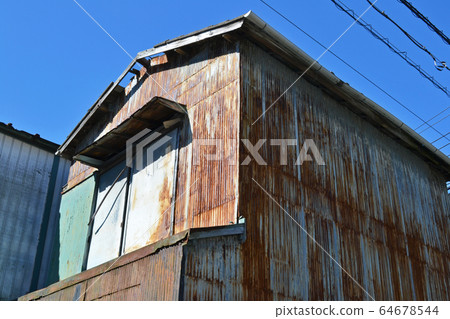 Old houses and houses Rebuilding and repair 64678544