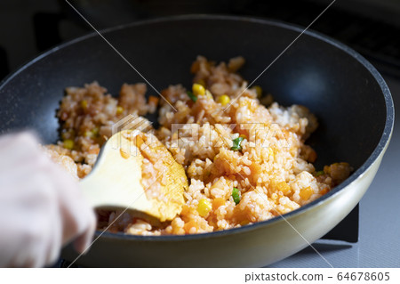 Image of cooking rice in a frying pan Image of cooking rice in a frying pan 64678605