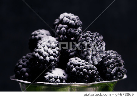 Blackberries Served With Sprinkled Powdered Sugar 64678869