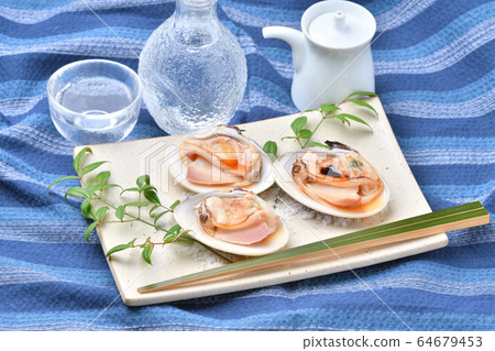 Grilled clams, grilled clams, grilled clams. Grilled a large domestic clam. Seafood grilled. Grilled clams, grilled clams, grilled clams. Grilled a large domestic clam. Seafood grilled. 64679453
