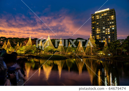 愛知縣名古屋市白鳥花園，白雪皚皚的夜景，發光的樹葉，讓人放鬆的水 64679474