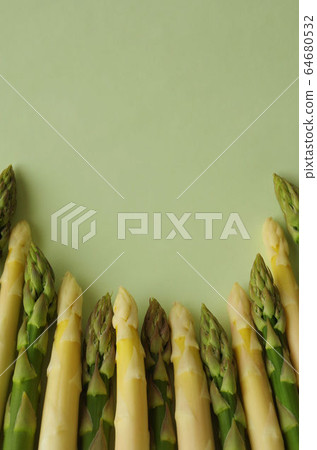 White asparagus and green asparagus White asparagus and green asparagus 64680532