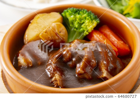 燉牛肉 燉牛肉 64680727