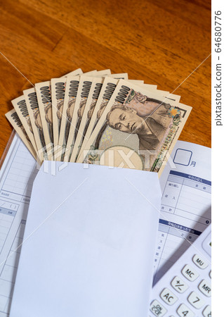 100,000 yen benefit 64680776