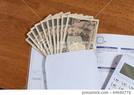 100,000 yen benefit 64680778