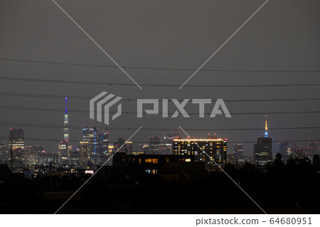 Tokyo cityscape in Japan "city blockade". The Tokyo Metropolitan Government in the darkness = 16th, the emergency declaration spread throughout the country 64680951