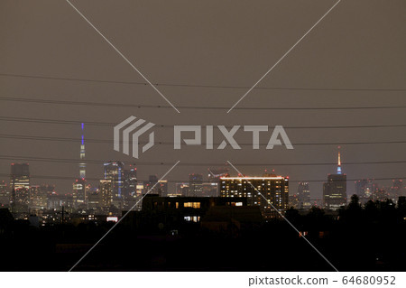Tokyo cityscape in Japan "city blockade". The Tokyo Metropolitan Government in the darkness = 16th, the emergency declaration spread throughout the country 64680952