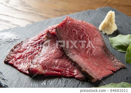 Delicious roast beef Delicious roast beef 64681011