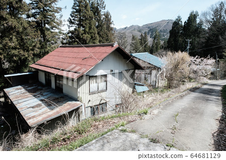 Abandoned house in the marginal village Abandoned house in the marginal village 64681129