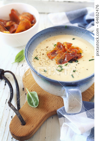 Creamy potato soup with bacon in ceramic cup 64682476