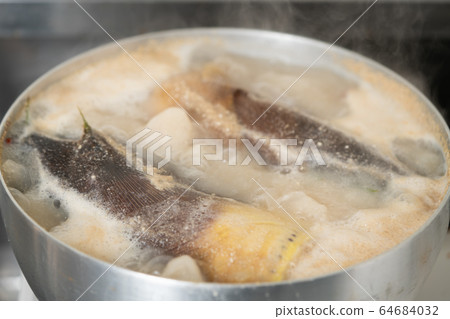 Remove bamboo shoots 64684032