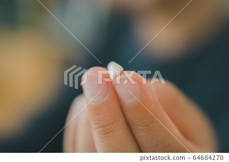 milk teeth, come out, younger 64684270