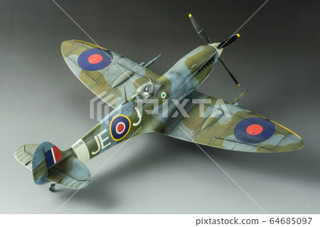 Spitfire Mk.IX Spitfire Mk.IX 64685097