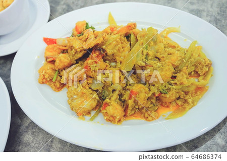 Stir Fried Crab and shrimp with Curry Powder. Stir Fried Crab and shrimp with Curry Powder. 64686374