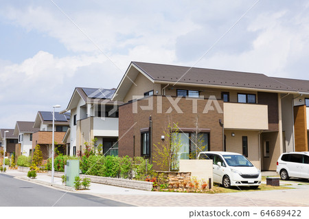 Newly built housing 64689422