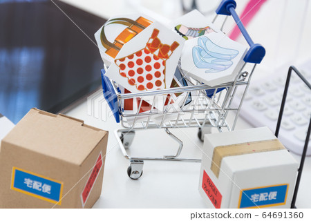 網購物的形象 64691360