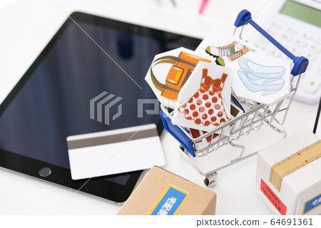 網購物的形象 64691361