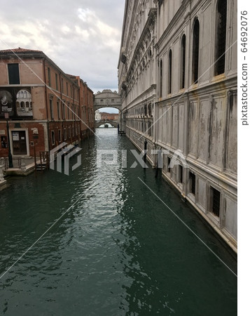 Venice waterways and bridge of sighs 64692076