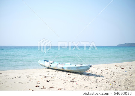 Blue kayaks on the tropical beach. 64693053