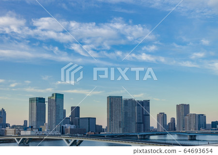 Tokyo Bay area sunset view from Toyosu Market 64693654