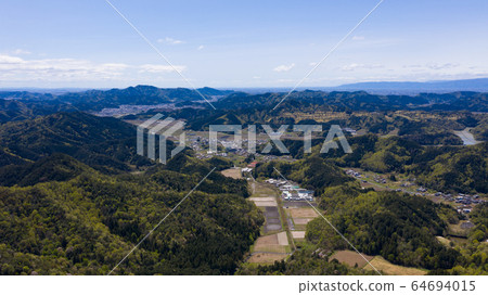 Aerial view of a drone near the site of Okuwa Castle in Yamagata City, Gifu Prefecture Aerial view of a drone near the site of Okuwa Castle in Yamagata City, Gifu Prefecture 64694015