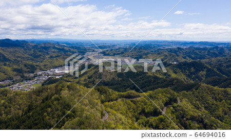 岐阜縣山形市奧窪城遺址附近的無人機鳥瞰圖 岐阜縣山形市奧窪城遺址附近的無人機鳥瞰圖 64694016