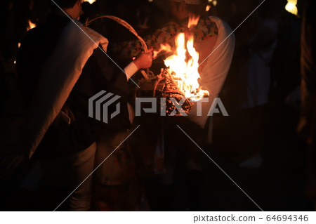 在京都Sakyo-ku的Kurama Fire Festival上看到美麗的火炬火和火祭 64694346