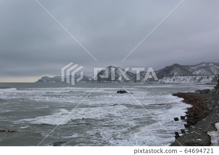Scenery of Hokkaido "Winter Pacific Ocean, Erimo Town" Scenery of Hokkaido "Winter Pacific Ocean, Erimo Town" 64694721