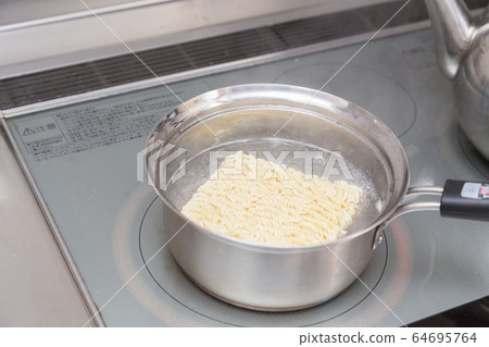 Instant noodle Instant noodle 64695764