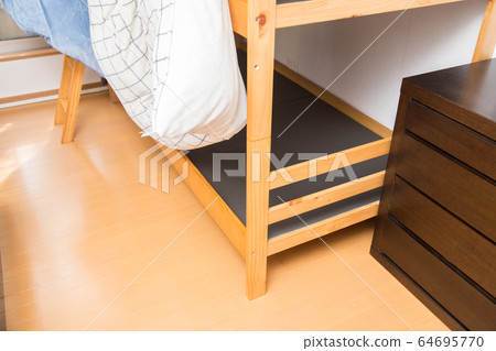 Cleaning bunk beds Cleaning bunk beds 64695770
