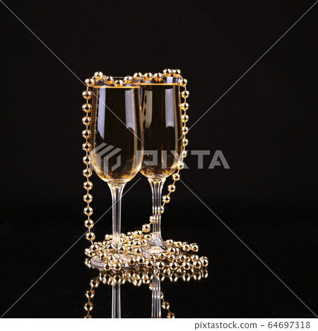 Champagne.New Year's Eve.Celebration 64697318