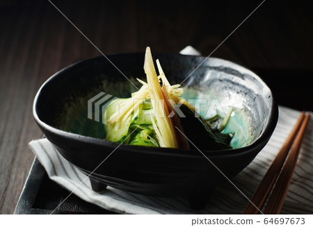 黃瓜和紫菜醋 64697673