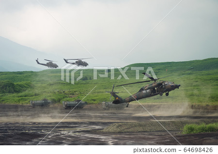 Cobra and amphibious vehicle to support the landing Black Hawk 64698426