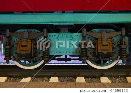 Detail of wheels of a vintage steam train 64699153