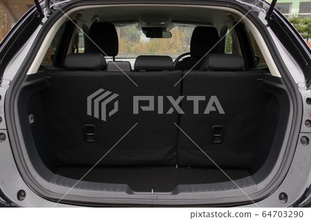 Latch space for hatchback cars 64703290