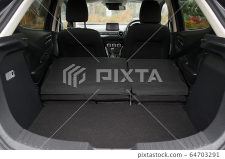 Latch space for hatchback cars 64703291