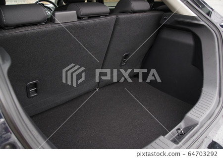 Latch space for hatchback cars 64703292