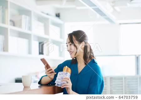 Business woman office lunch Business woman office lunch 64703759